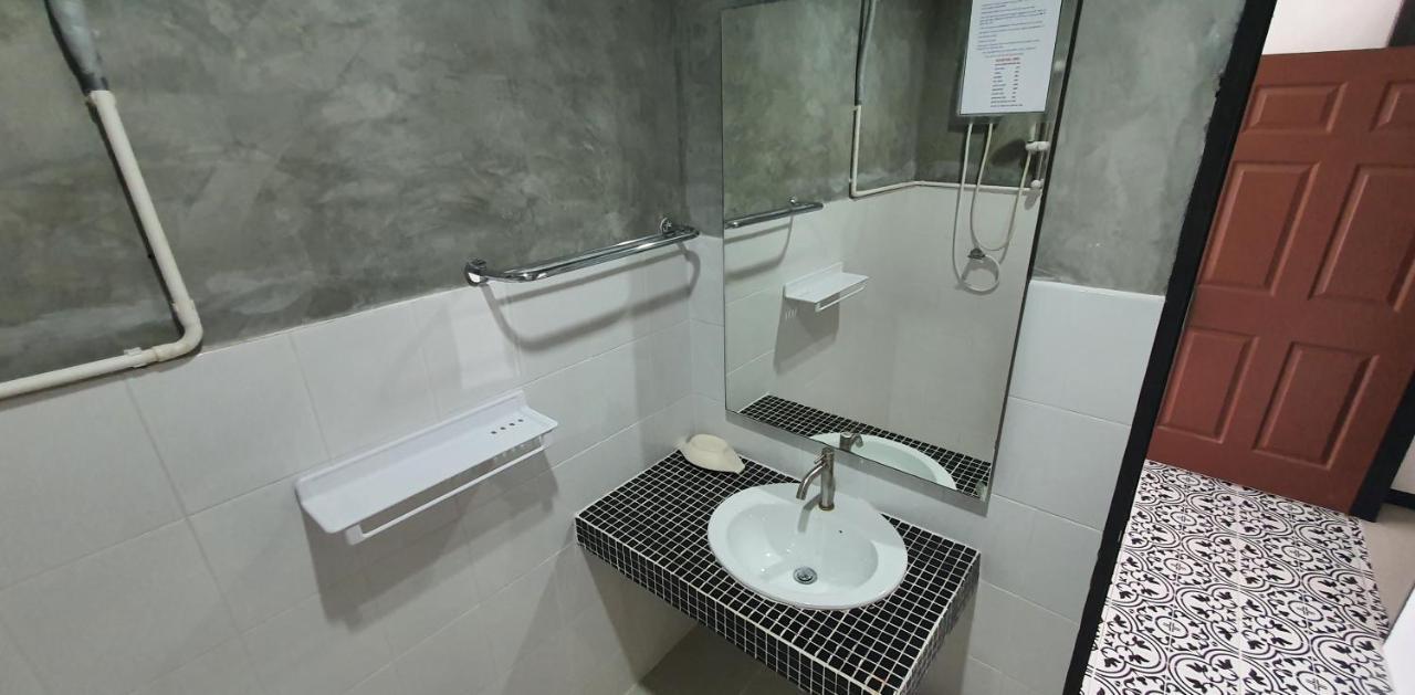 At Home Hotel Patong Exterior foto
