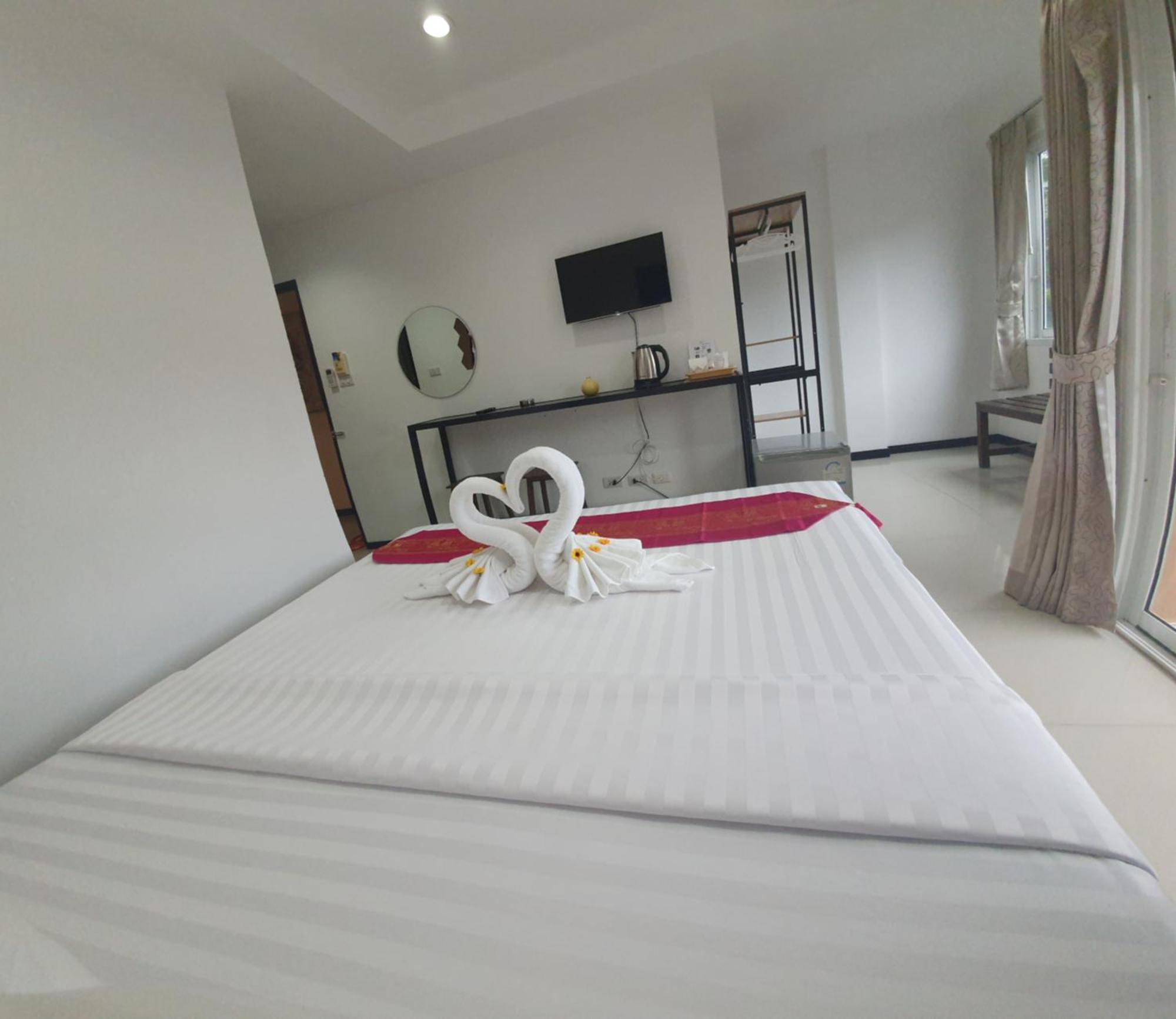 At Home Hotel Patong Exterior foto