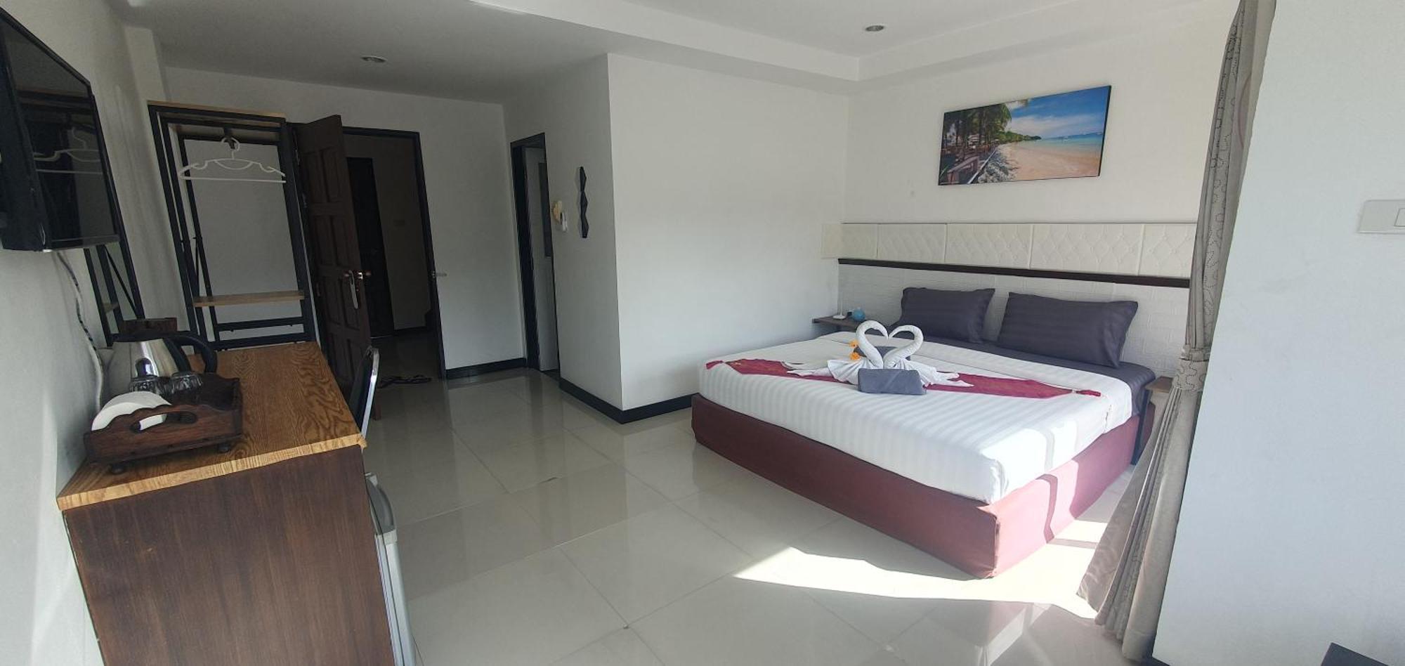 At Home Hotel Patong Exterior foto