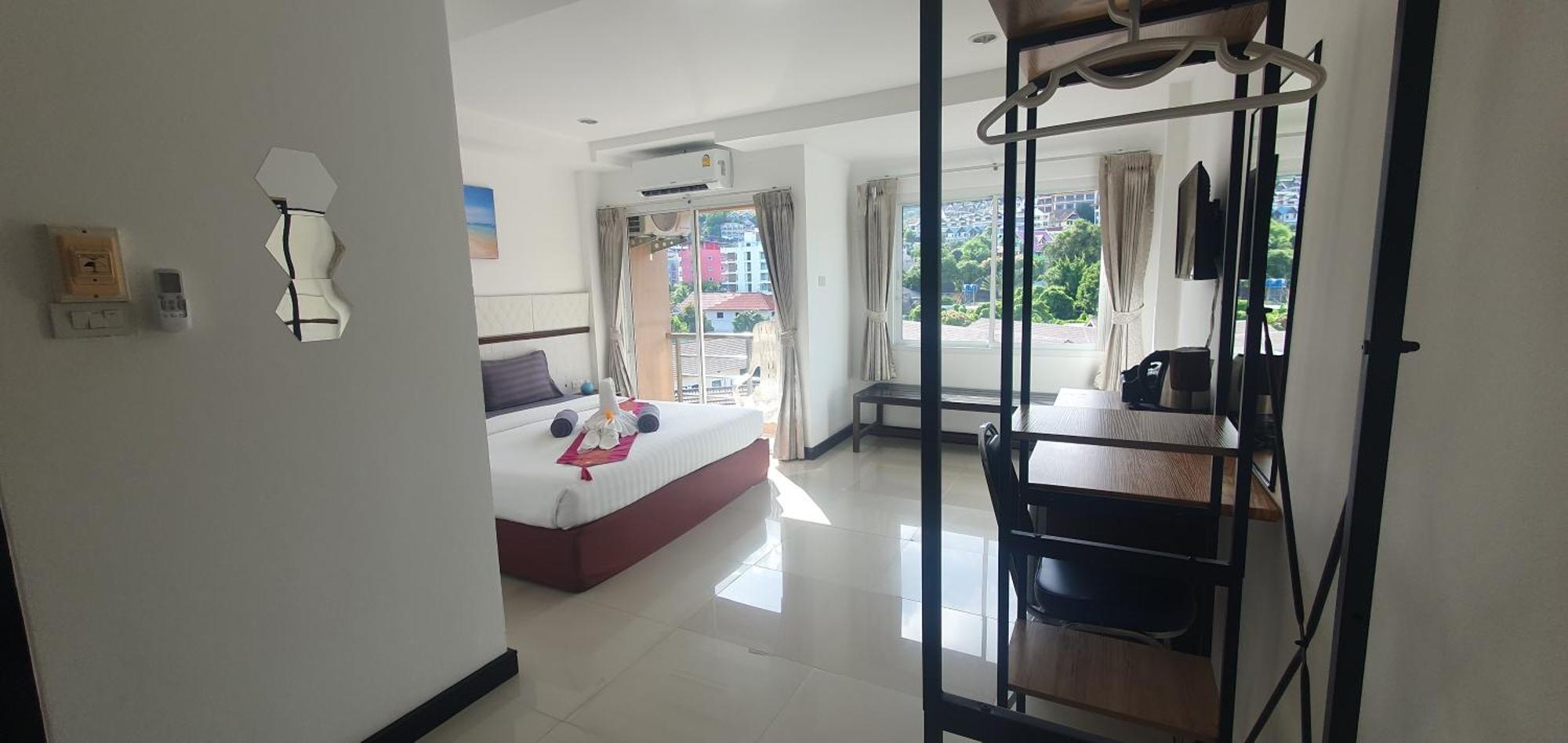 At Home Hotel Patong Exterior foto