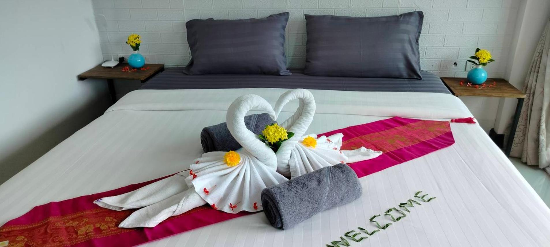 At Home Hotel Patong Exterior foto