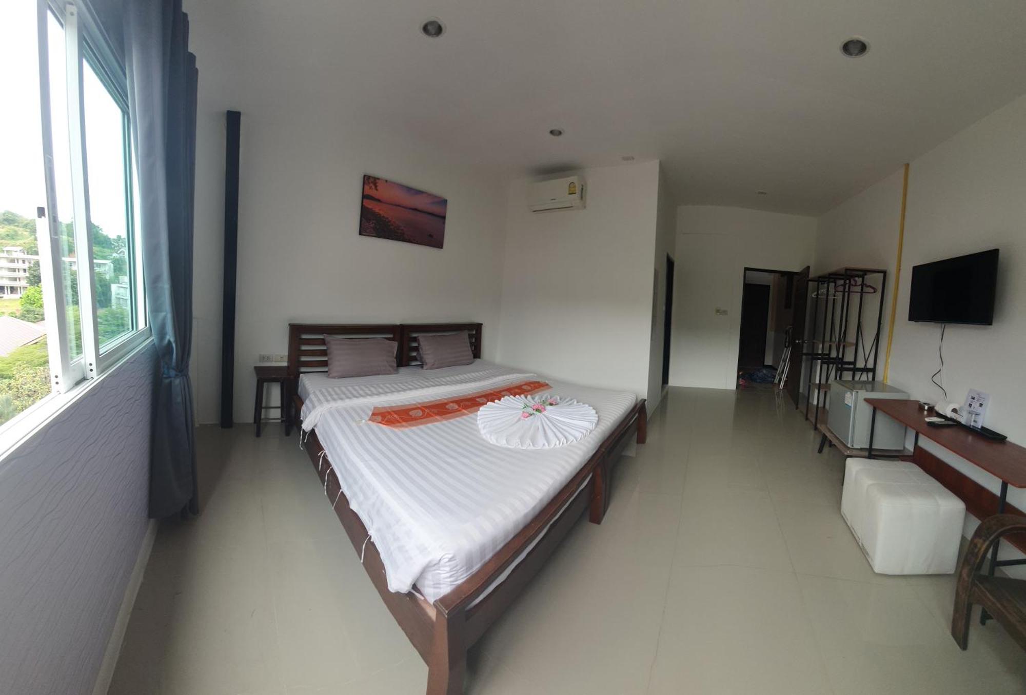 At Home Hotel Patong Exterior foto
