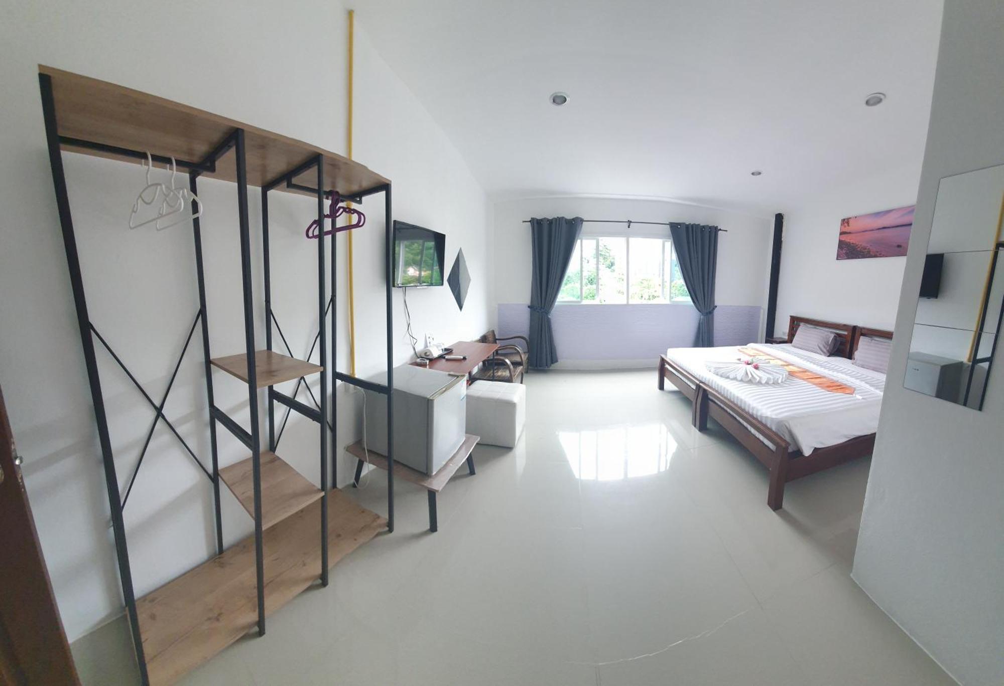 At Home Hotel Patong Exterior foto